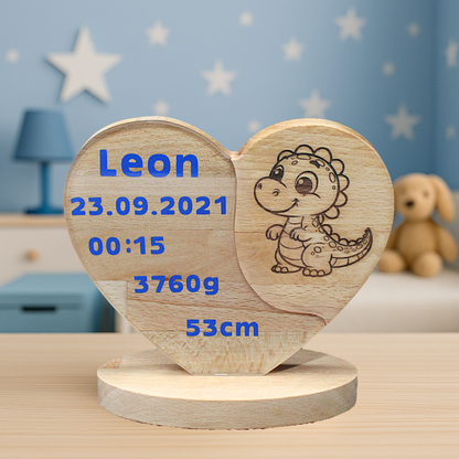 Personalisierter Herz-Aufsteller zur Geburt – farbige Schrift in Epoxidharz & 10+ Tiermotive