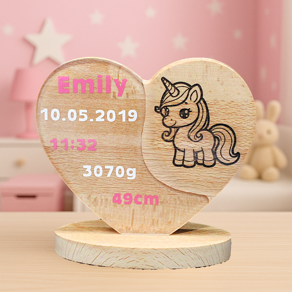 Personalisierter Herz-Aufsteller zur Geburt – farbige Schrift in Epoxidharz & 10+ Tiermotive